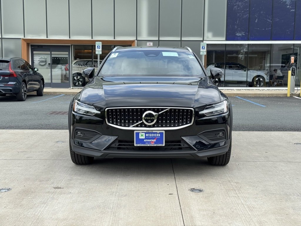 New 2026 Volvo V60 B5 Cross Country Ultra w/ Protection Package Premier image 3