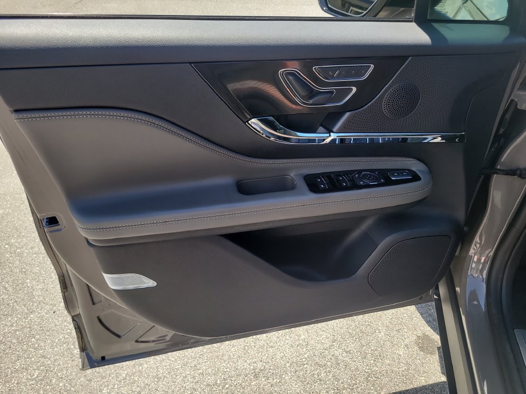 Certified 2025 Lincoln Corsair AWD w/ Equipment Group 101A image 14