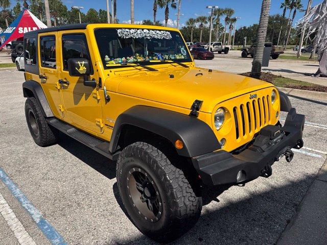 Used 2015 Jeep Wrangler Unlimited Sahara w/ Connectivity Group AWD/4WD image 2