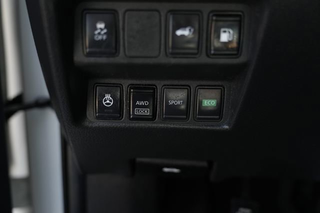 Used 2018 Nissan Rogue SV w/ Premium Package image 48