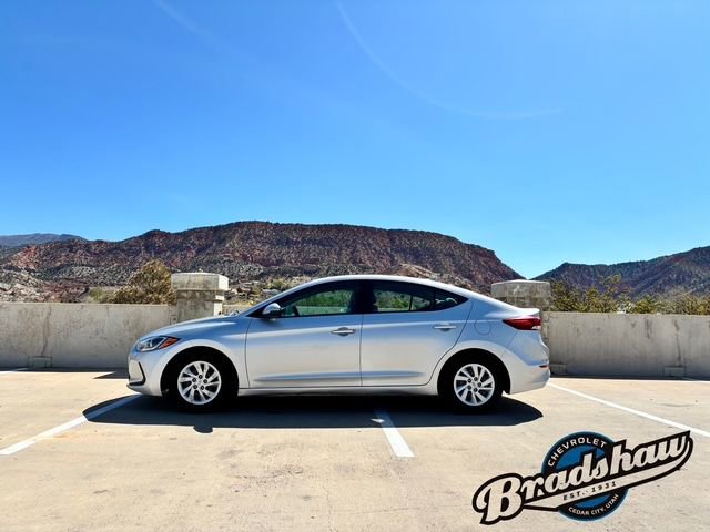 Used 2017 Hyundai Elantra SE image 4