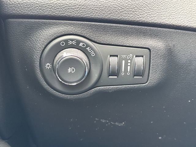 Used 2018 Jeep Compass Latitude AWD/4WD image 27