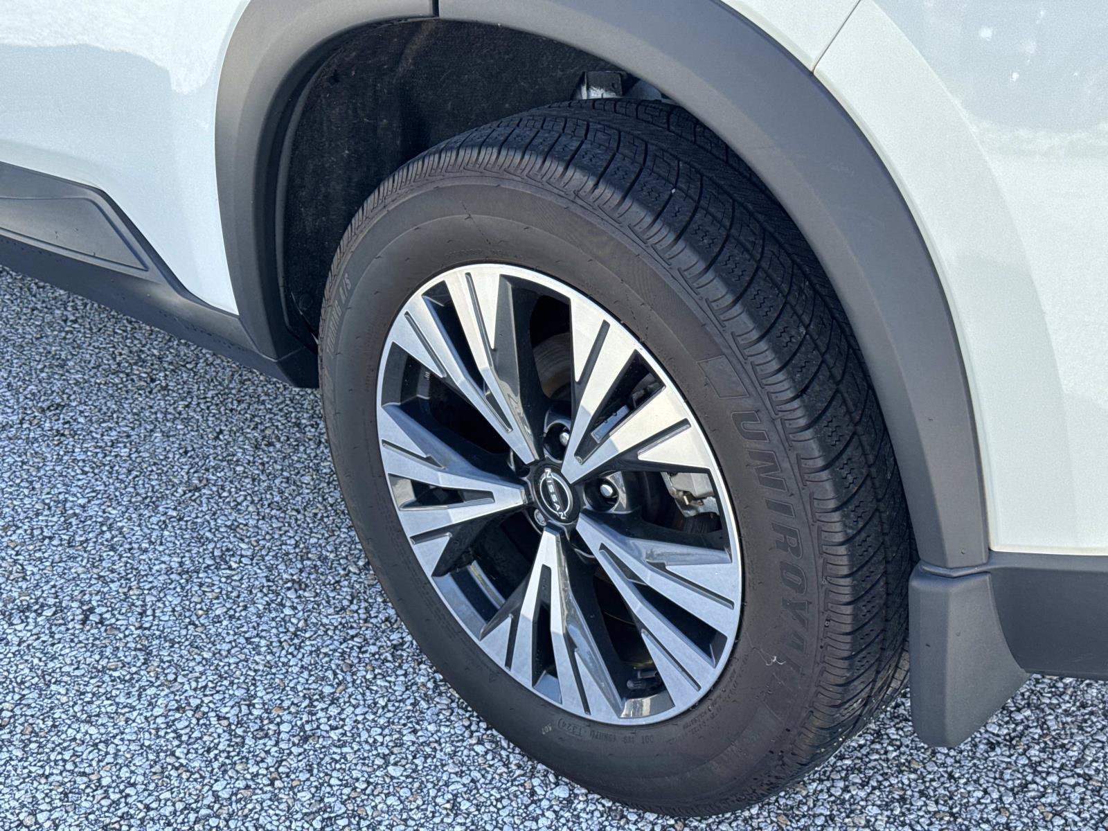 Used 2023 Nissan Rogue SV FWD image 12