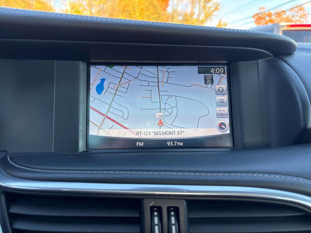 Used 2017 INFINITI QX30 Premium w/ Navigation Package image 20