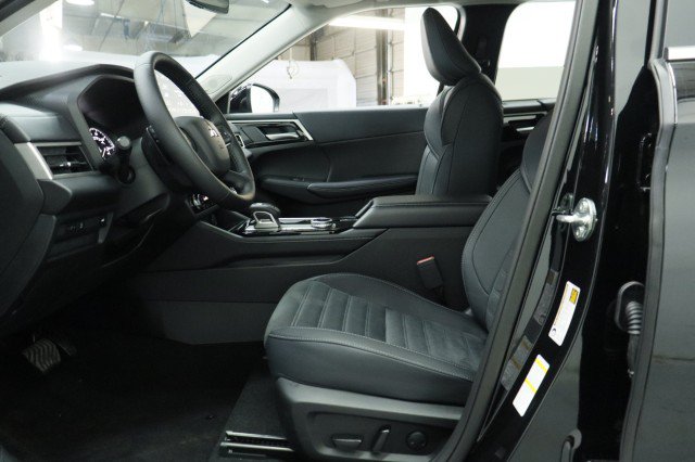 New 2026 Mitsubishi Outlander SE FWD image 6