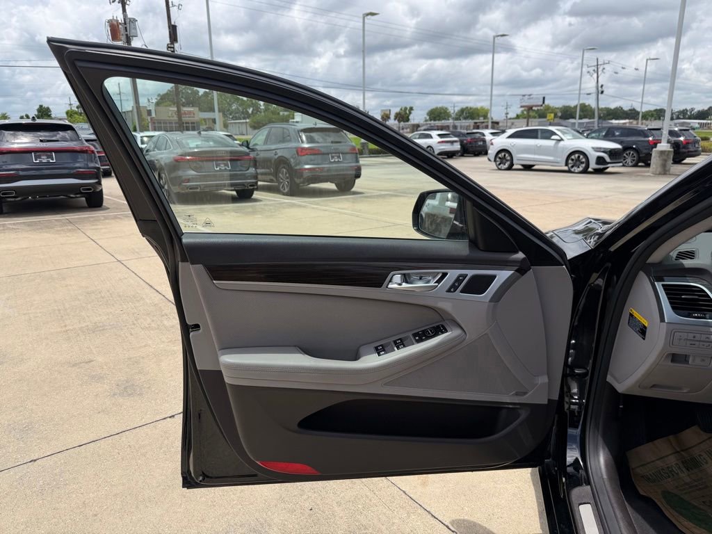 Used 2017 Genesis G80 3.8 w/ Option Group 02 RWD image 9