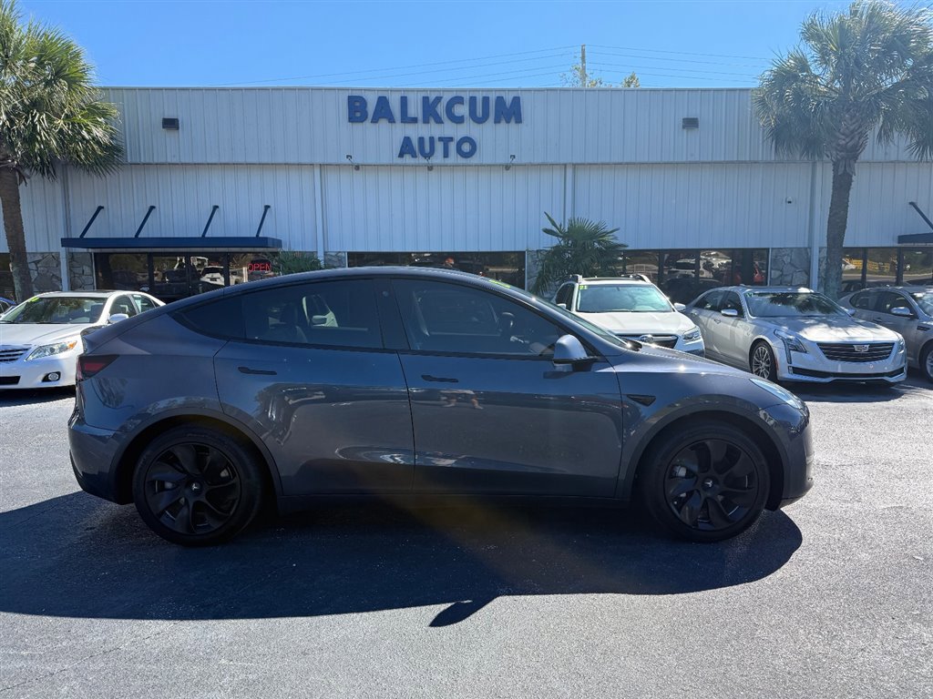 Used 2021 Tesla Model Y 2WD video 1