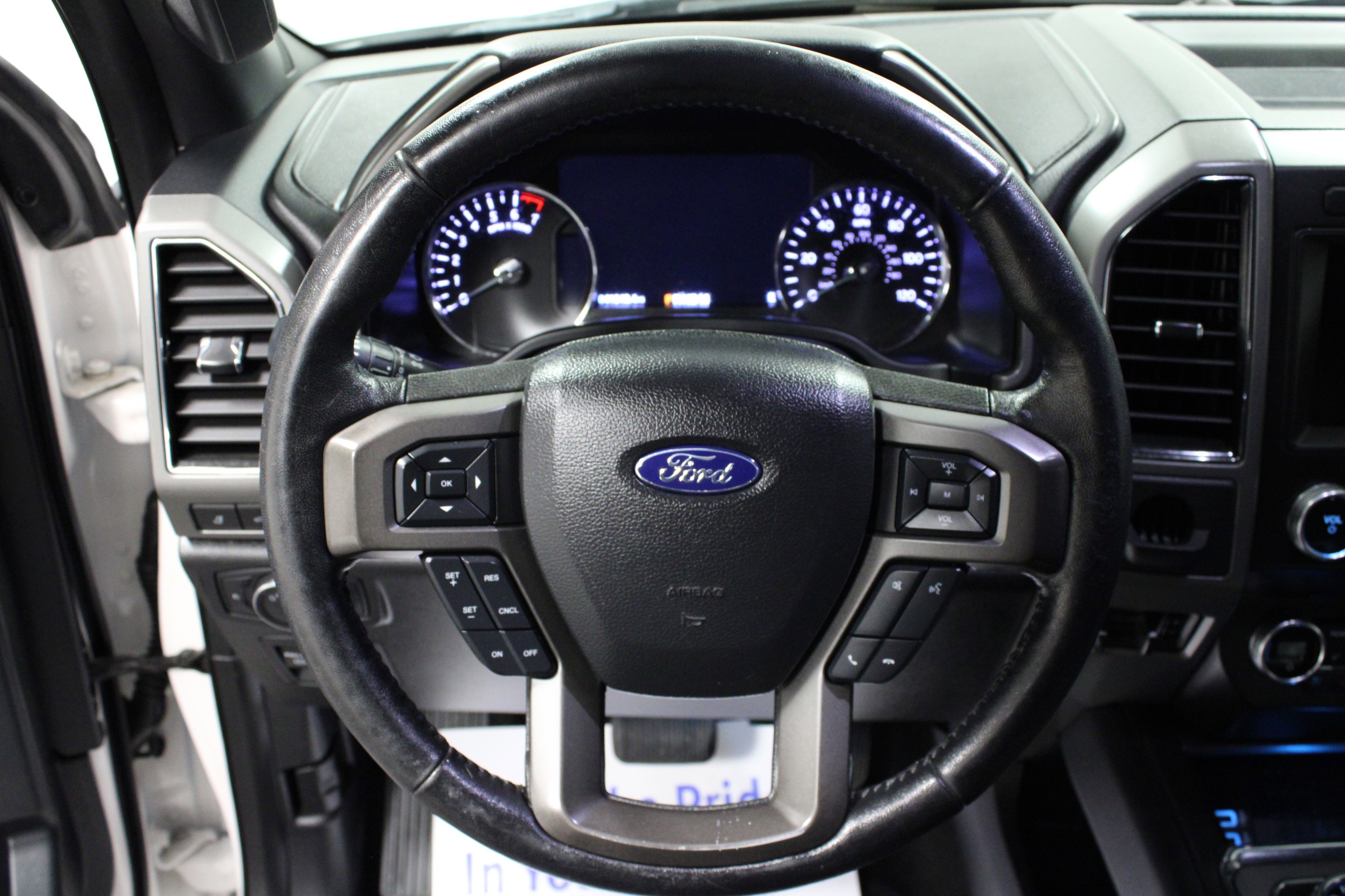 Used 2019 Ford Expedition XLT w/ Equipment Group 202A RWD image 18
