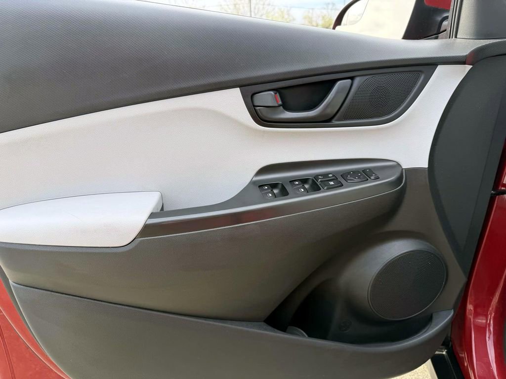 Certified 2022 Hyundai Kona SE image 16