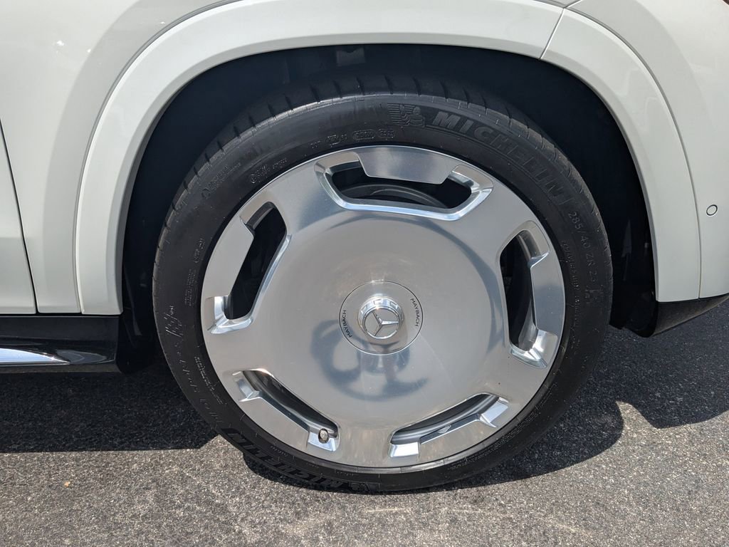 Used 2025 Mercedes-Benz Maybach GLS 600 4MATIC image 23