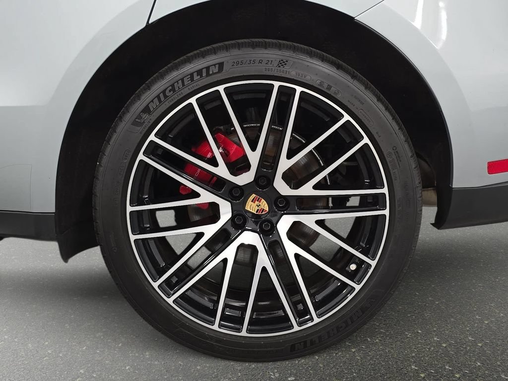Certified 2025 Porsche Macan S w/ Premium Package Plus AWD/4WD image 29