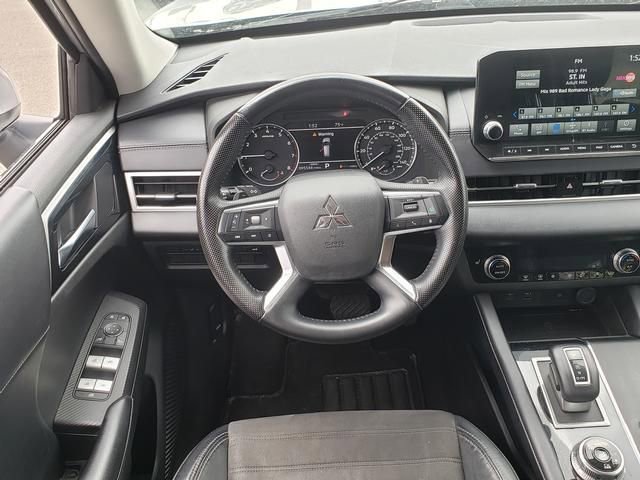 Used 2022 Mitsubishi Outlander SE image 13