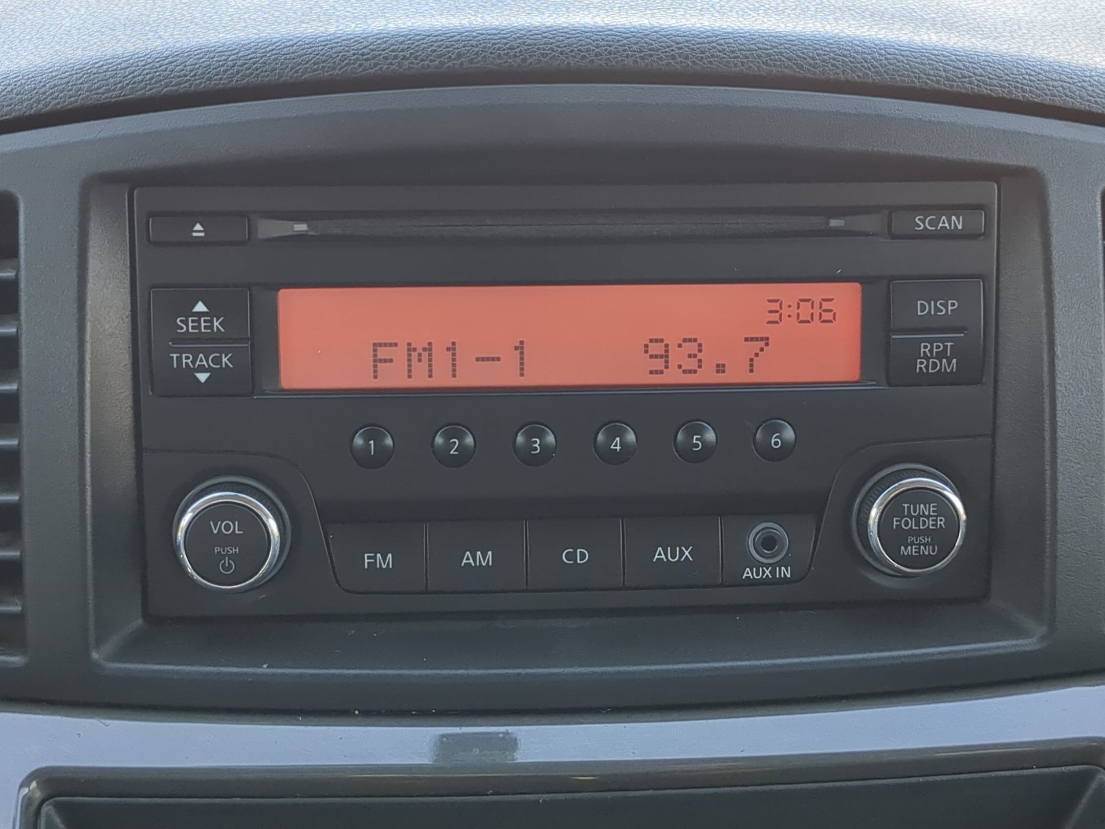 Used 2015 Nissan Quest S image 22