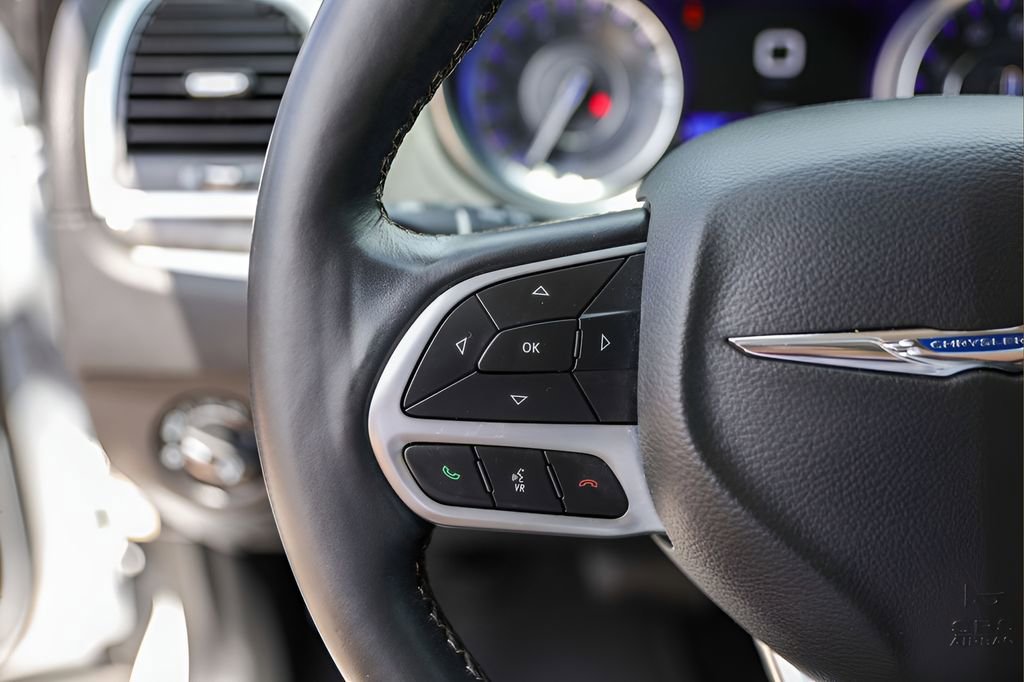 Used 2022 Chrysler 300 Touring L w/ Comfort Group RWD image 14