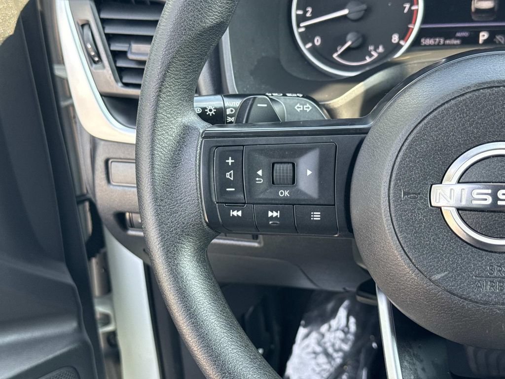 Used 2024 Nissan Rogue S AWD/4WD image 9