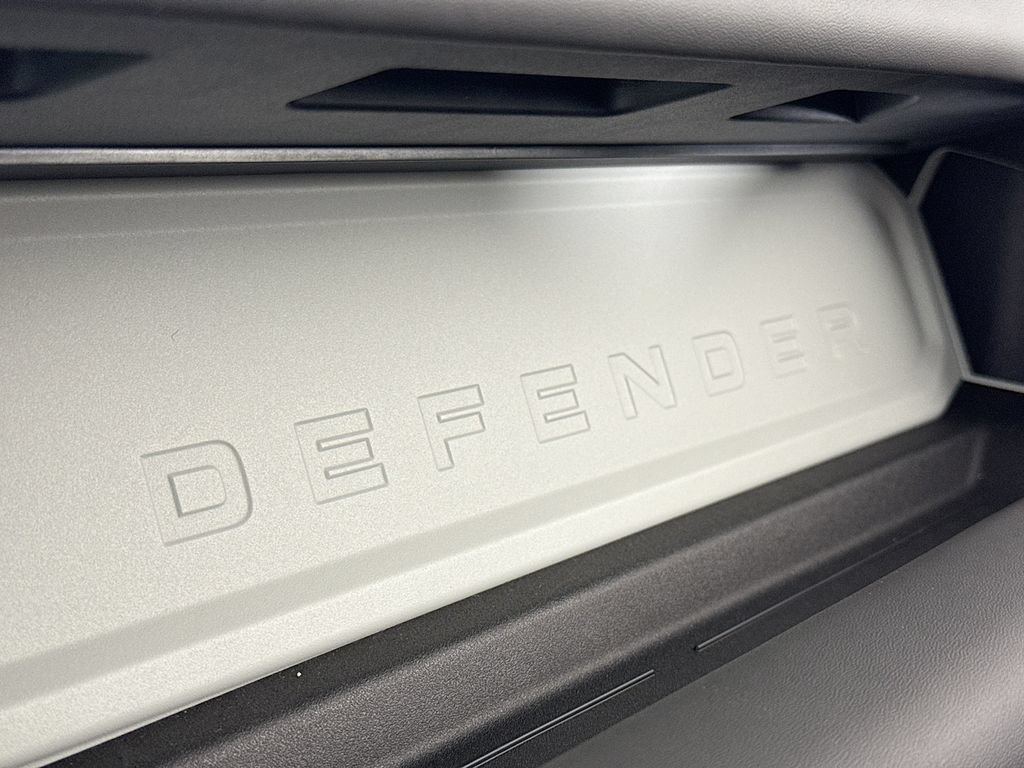 Used 2024 Land Rover Defender 110 SE AWD/4WD image 21