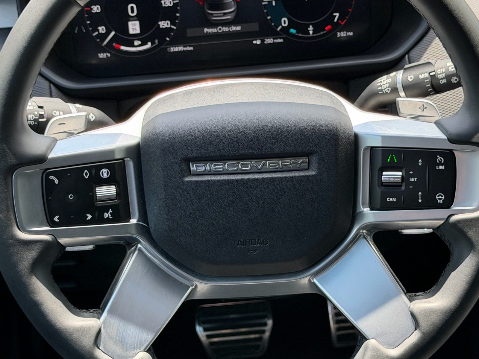 Used 2024 Land Rover Discovery Dynamic SE AWD/4WD image 14