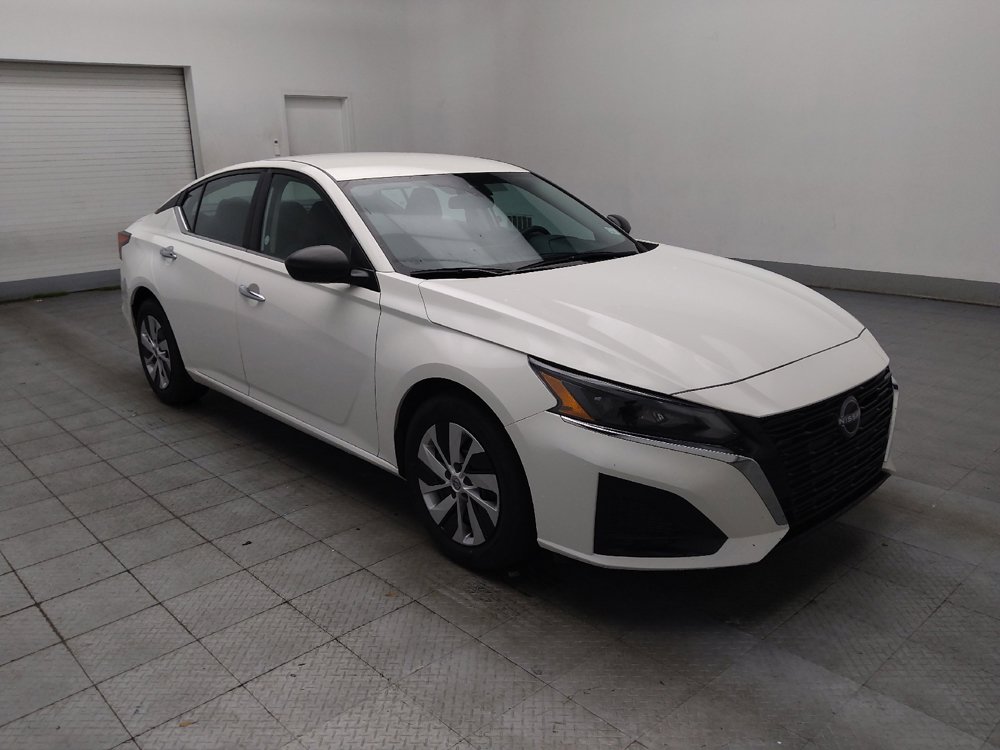 Used 2025 Nissan Altima 2.5 S FWD image 13