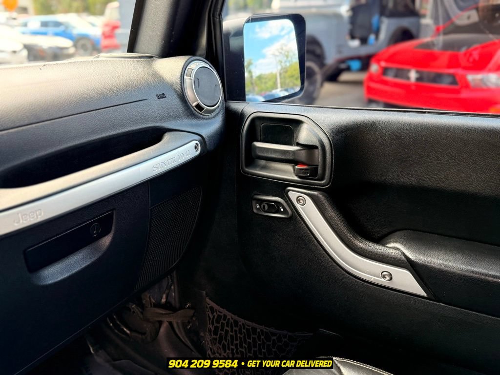Used 2017 Jeep Wrangler Unlimited Sahara w/ Dual Top Group AWD/4WD image 16
