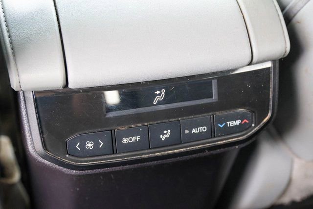 Used 2021 Toyota Highlander Limited image 24