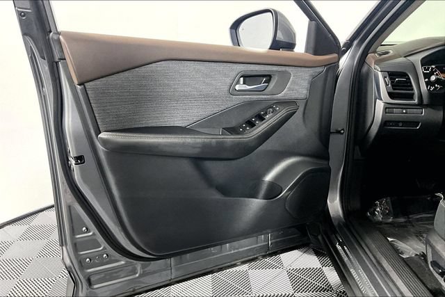 Used 2023 Nissan Rogue SV AWD/4WD image 25