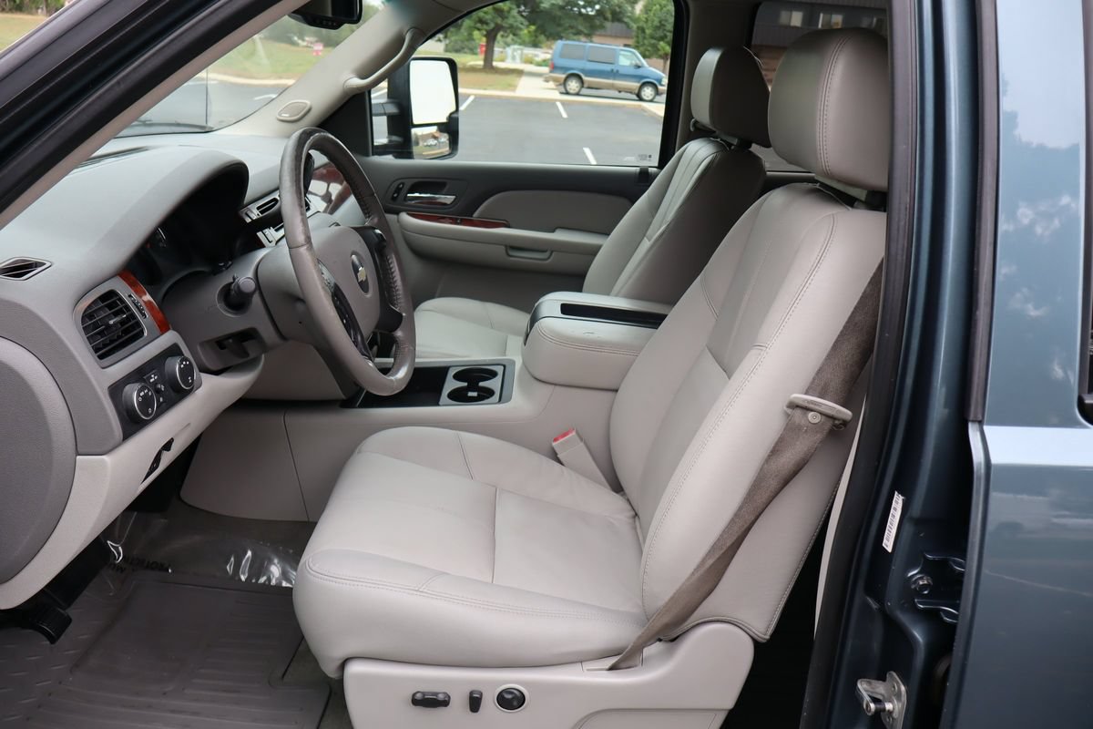 Used 2009 Chevrolet Silverado 2500 LTZ w/ LTZ Plus Package AWD/4WD image 19