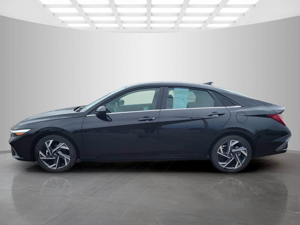 Used 2025 Hyundai Elantra SEL FWD image 4