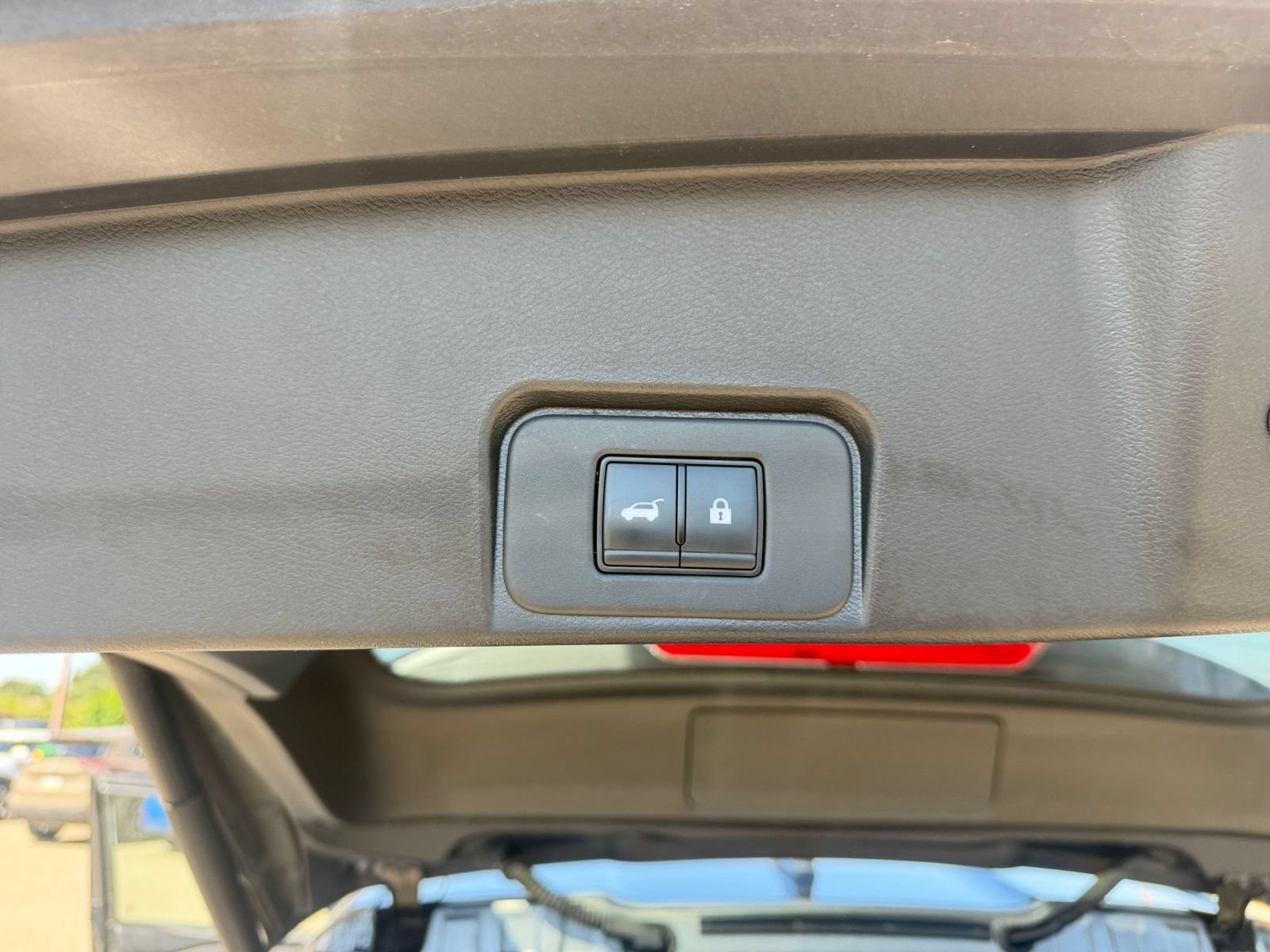 Used 2025 Nissan Rogue SV AWD/4WD image 23