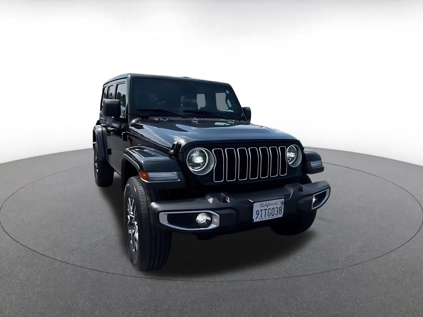 Used 2025 Jeep Wrangler Unlimited Sahara AWD/4WD image 3