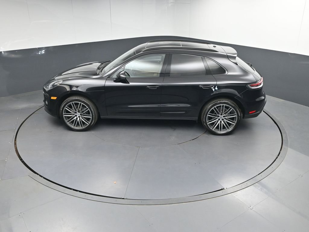 Certified 2025 Porsche Macan image 33