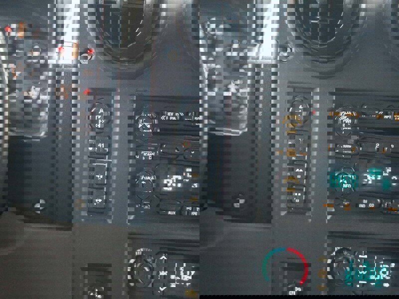 Used 2005 HUMMER H2 w/ Preferred Equipment Group image 18