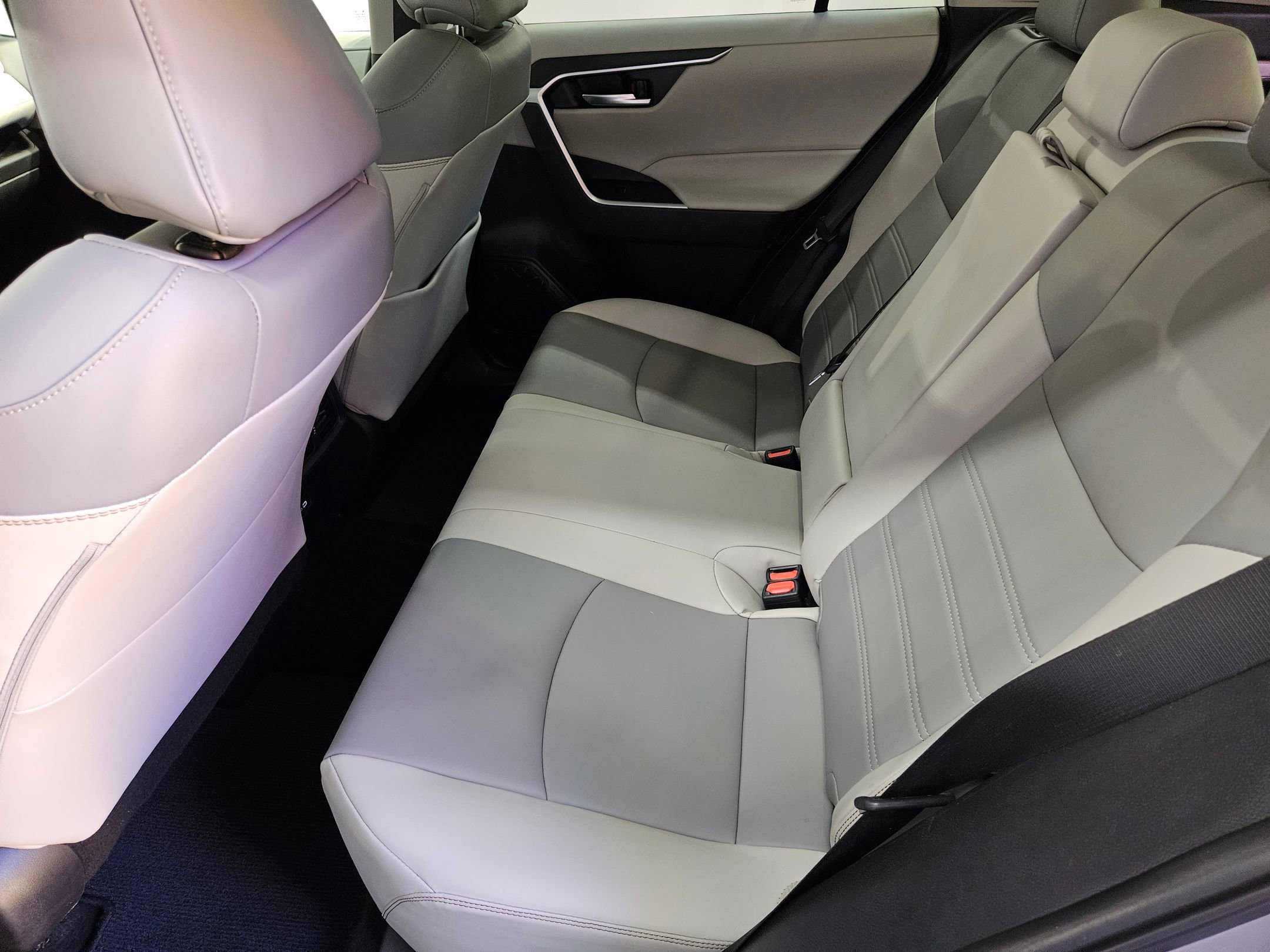 Used 2023 Toyota RAV4 XLE Premium image 35