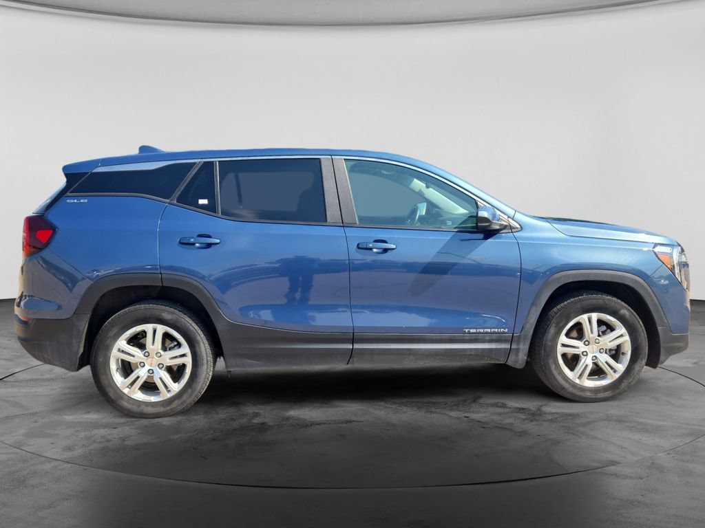 Used 2024 GMC Terrain SLE AWD/4WD image 10
