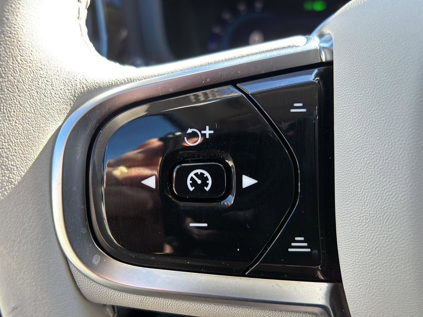 Used 2024 Volvo S60 B5 Plus w/ Climate Package image 24