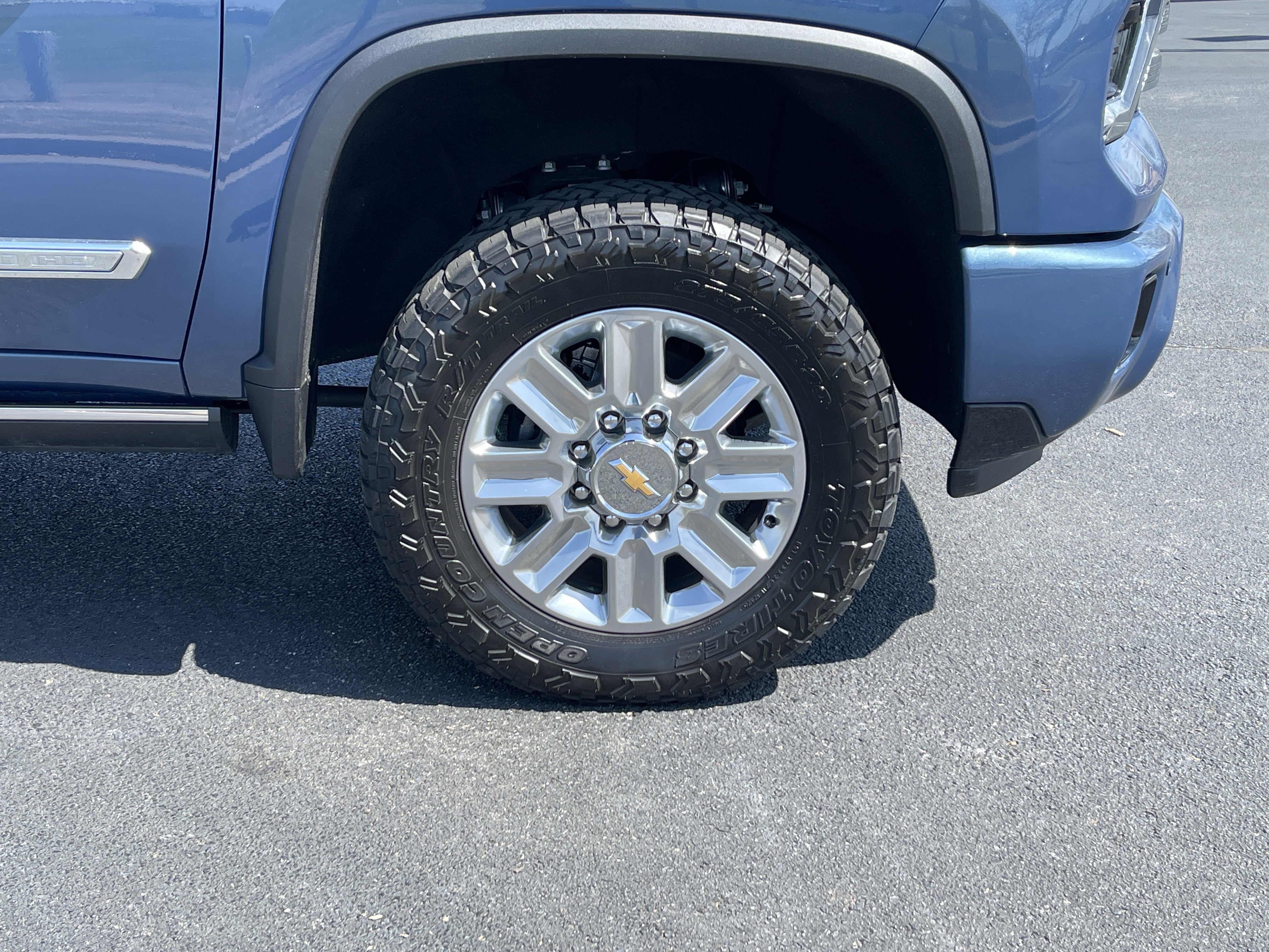 Used 2024 Chevrolet Silverado 2500 High Country w/ High Country Premium Package AWD/4WD image 33
