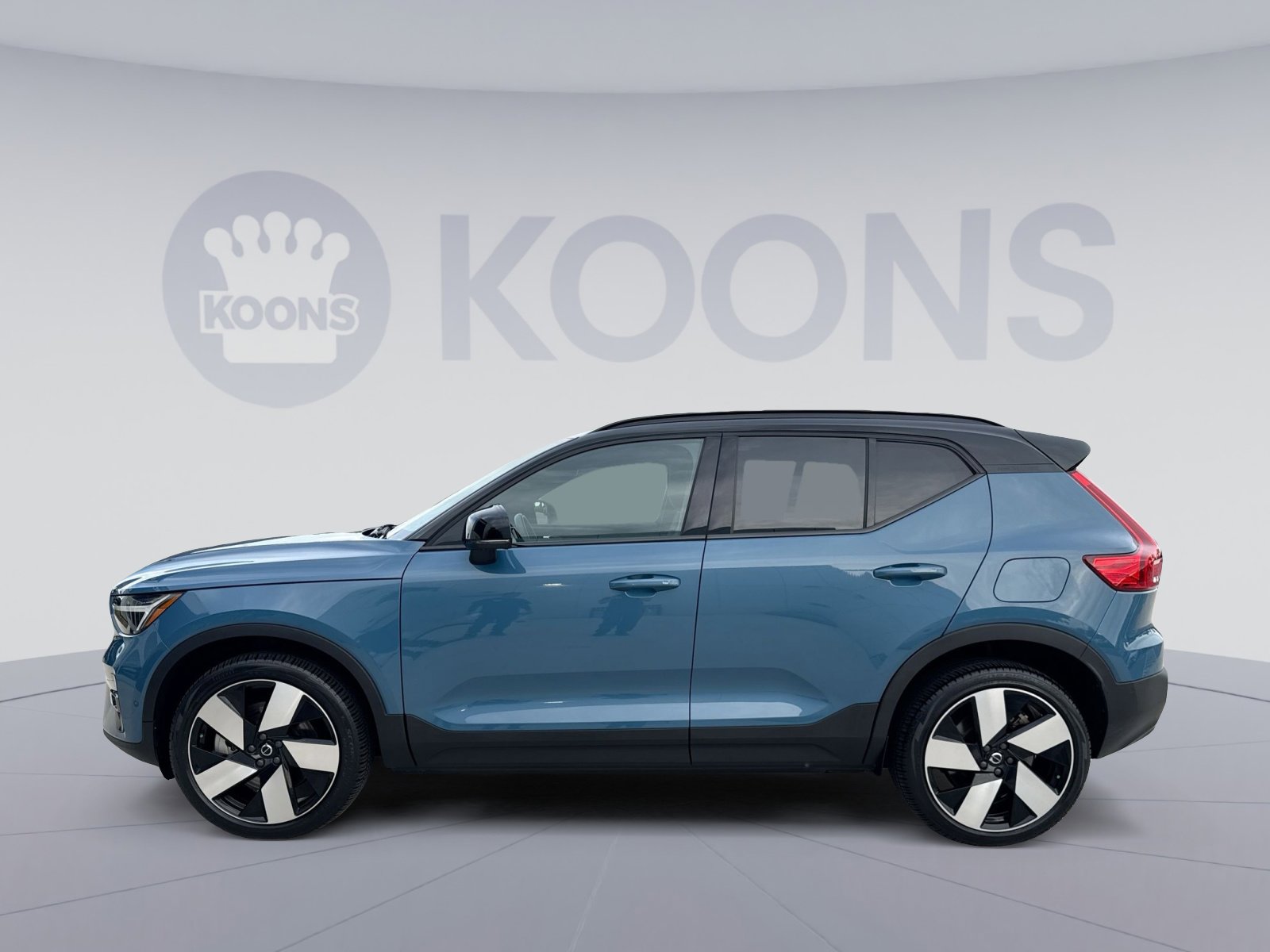Used 2023 Volvo XC40 Recharge Ultimate AWD/4WD image 2