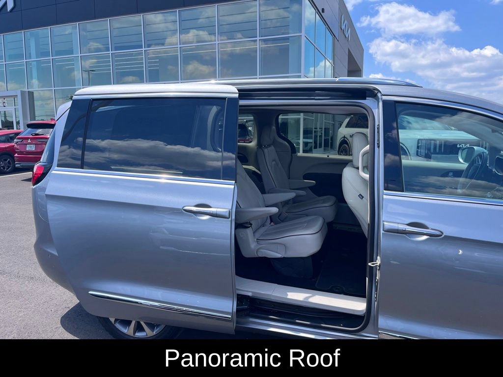 Used 2019 Chrysler Pacifica Limited w/ Tire & Wheel Group FWD image 3