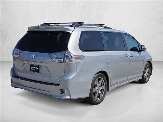 Used 2017 Toyota Sienna SE Premium FWD image 5