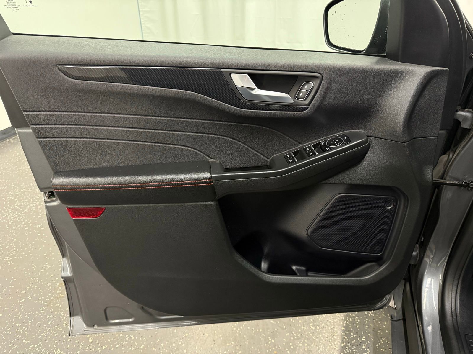 Used 2023 Ford Escape ST-Line Select AWD/4WD image 9