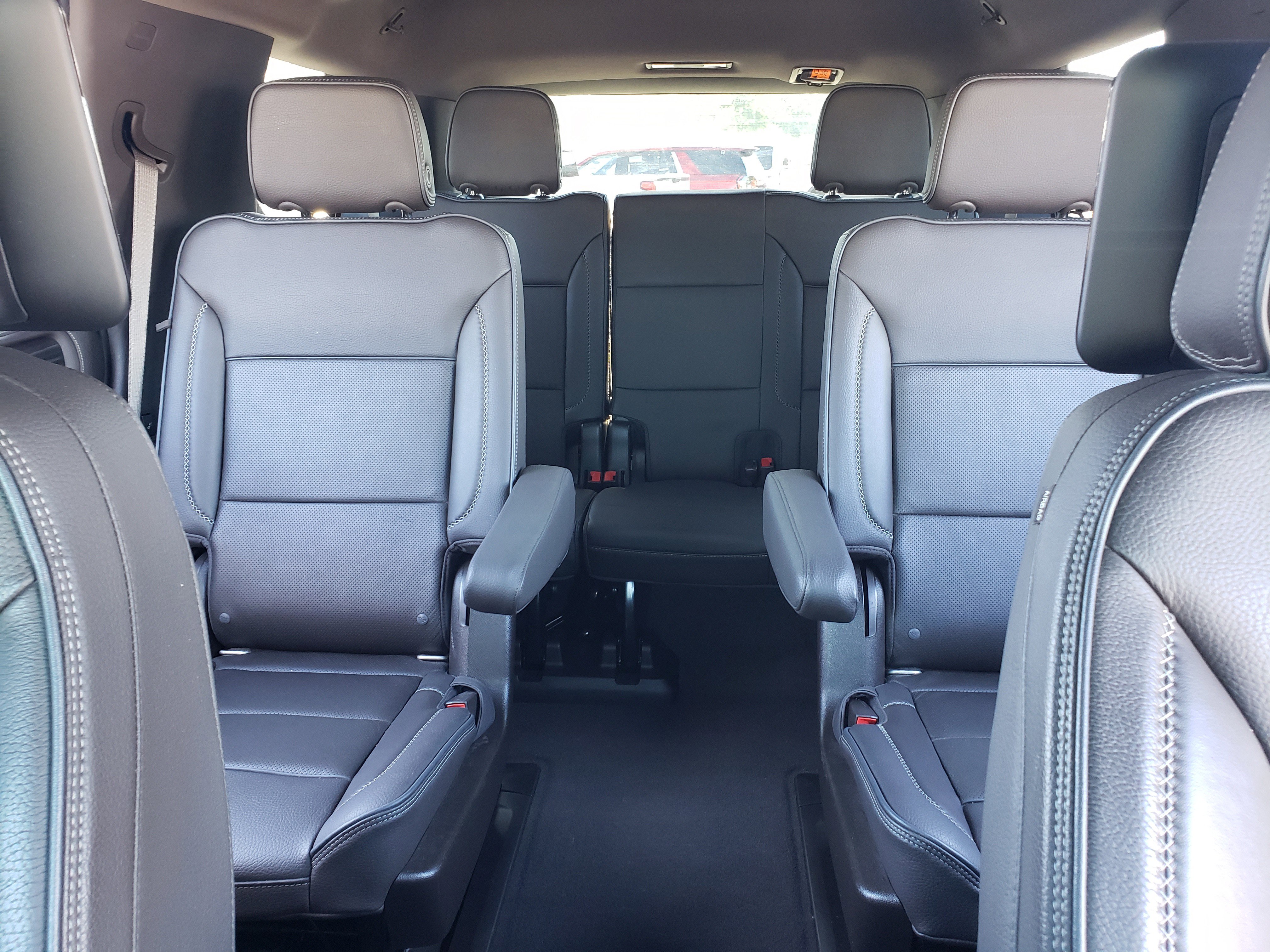 Used 2021 GMC Yukon Denali w/ Denali Premium Package image 30