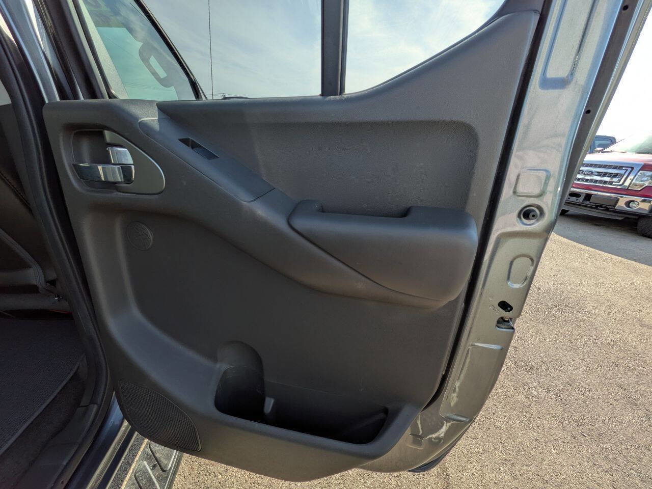 Used 2016 Nissan Frontier PRO-4X AWD/4WD image 28