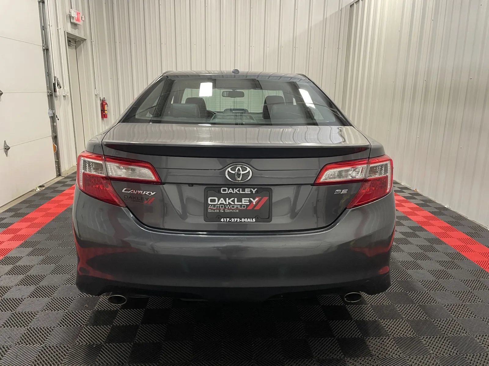 Used 2013 Toyota Camry SE w/ Leather Pkg FWD image 3