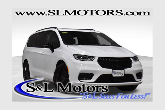 New 2026 Chrysler Pacifica Select w/ S Appearance Package image 1