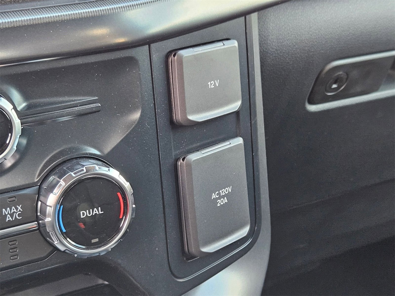 New 2025 Ford F150 Lariat w/ Equipment Group 501A Mid image 21