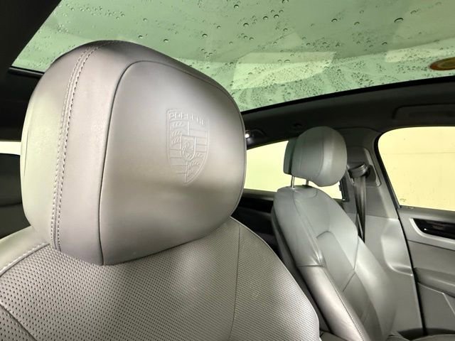 Used 2023 Porsche Cayenne Platinum Edition image 33
