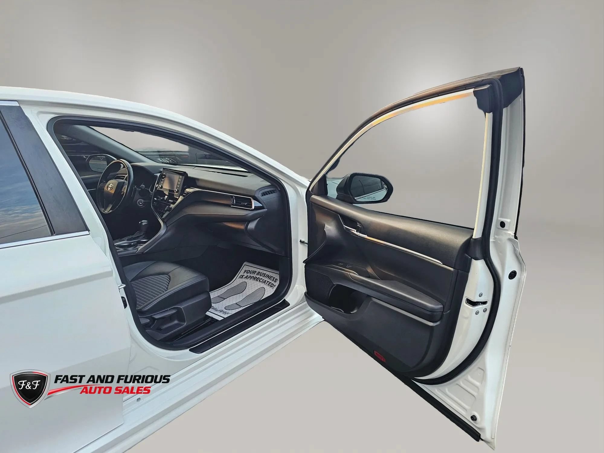 Used 2023 Toyota Camry SE FWD image 11