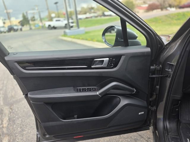 Used 2020 Porsche Cayenne AWD/4WD image 14