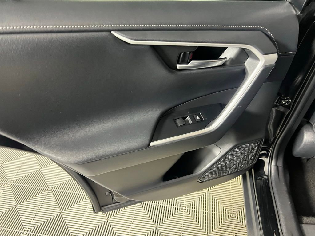 Used 2021 Toyota RAV4 Limited image 25