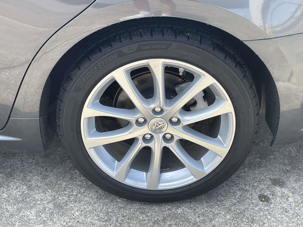Used 2013 Toyota Avalon Limited FWD image 9