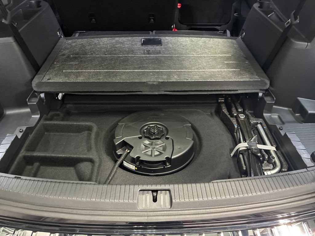 Used 2025 Volkswagen Atlas SEL Premium R-Line AWD/4WD image 16
